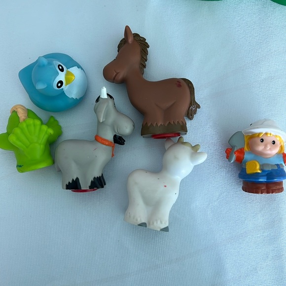 Fisher Price Little People Farm/Barn with Farm Animals and Farmer/Sounds Music - Picture 15 of 17